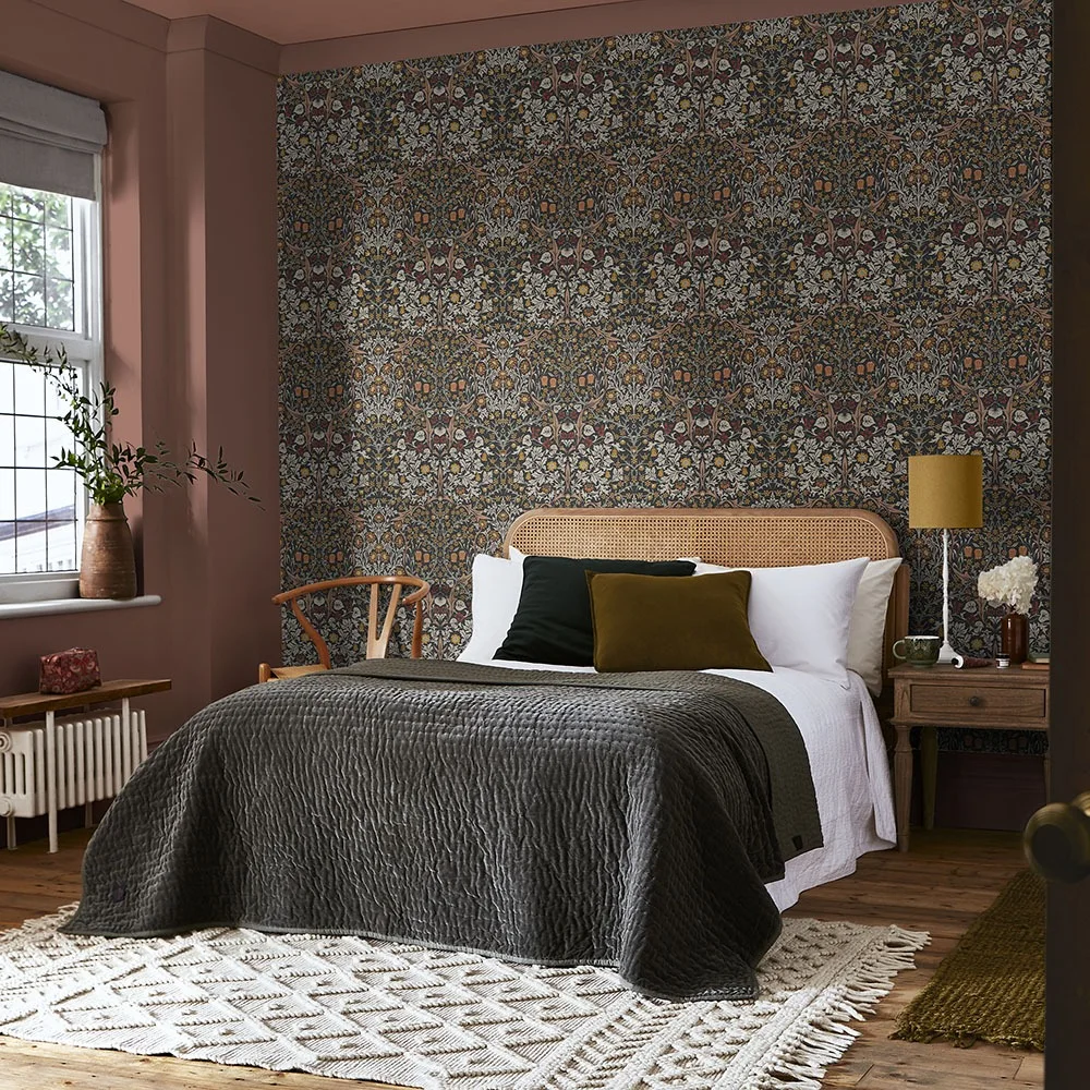 Graham & Brown William Morris At Home 124250 Tapet Blackthorn Charcoal & Burnt Orange Svart/multi
