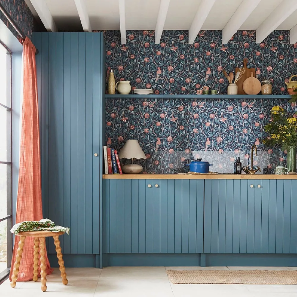 William Morris At Home Bird & Pomegranate Navy Blue 124259 Blå Tapet | Stuvbutiken - Bild 3