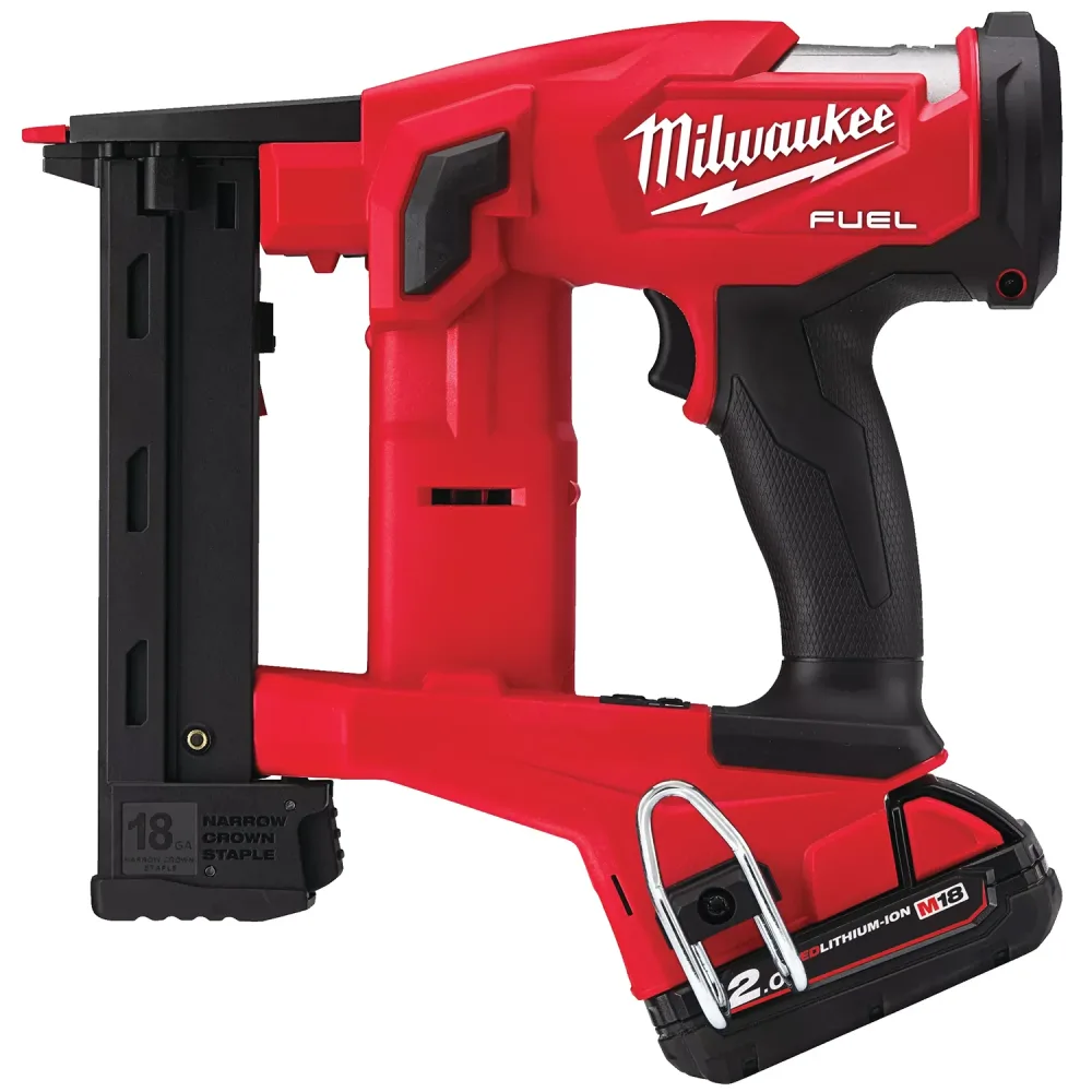 Milwaukee M18 FNCS18GS-202X Klammerpistol med batteri och laddare